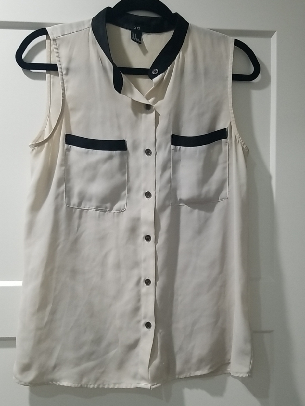 Forever 21 Cream Sleeveless Contrast-Trim Button Blouse